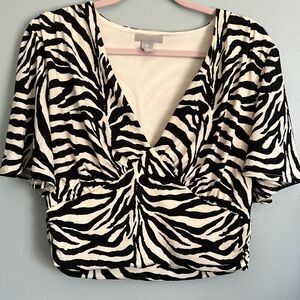 NWOT H&M flounce sleeve v neck printed top size L